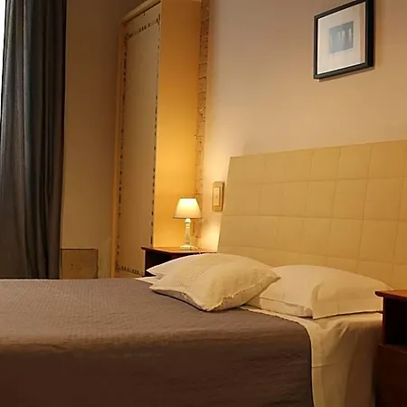 Bed & Tower Pisa